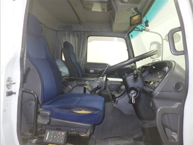 2015 Isuzu Wing auction photo 6
