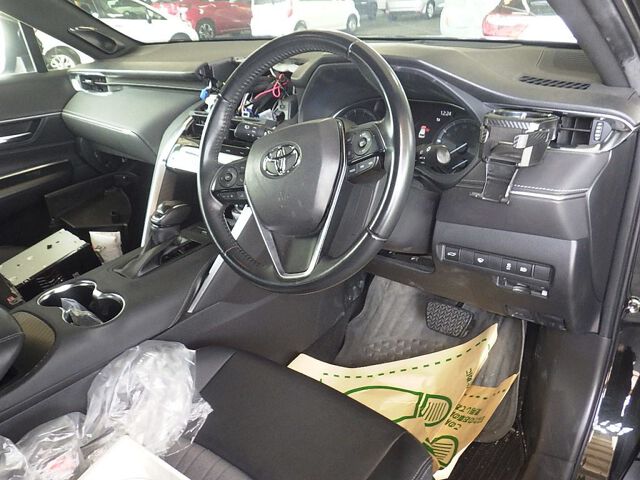 2022 Toyota Harrier Z 4WD auction photo 3