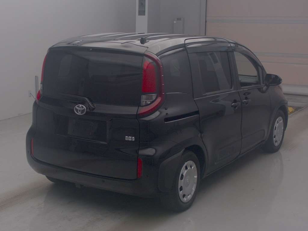 2022 Toyota Sienta Hybrid X auction photo 2