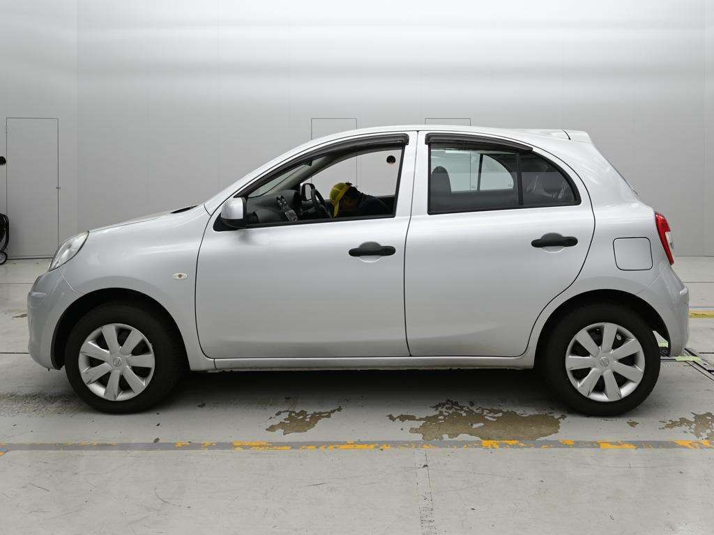 2013 Nissan March 12S Vパッケージ auction photo 4