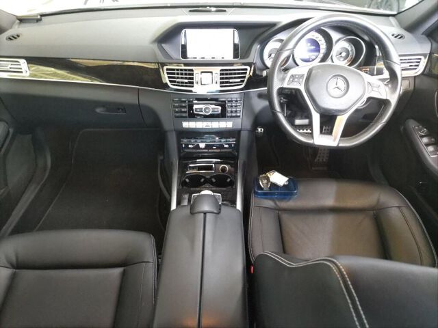 2013 Mercedes-Benz E-Class E250アバンギャルト auction photo 3