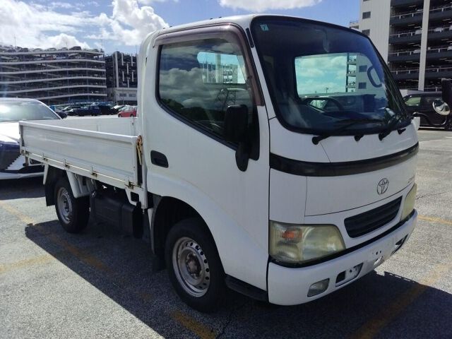 Japan Auction Vehicles 8 2004 Toyota Dyna auction photo