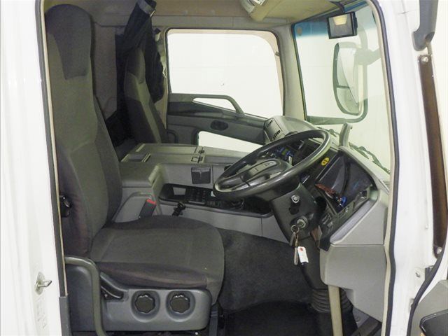 2016 Mitsubishi Fuso Refrigerated and frozen trucks auction photo 6