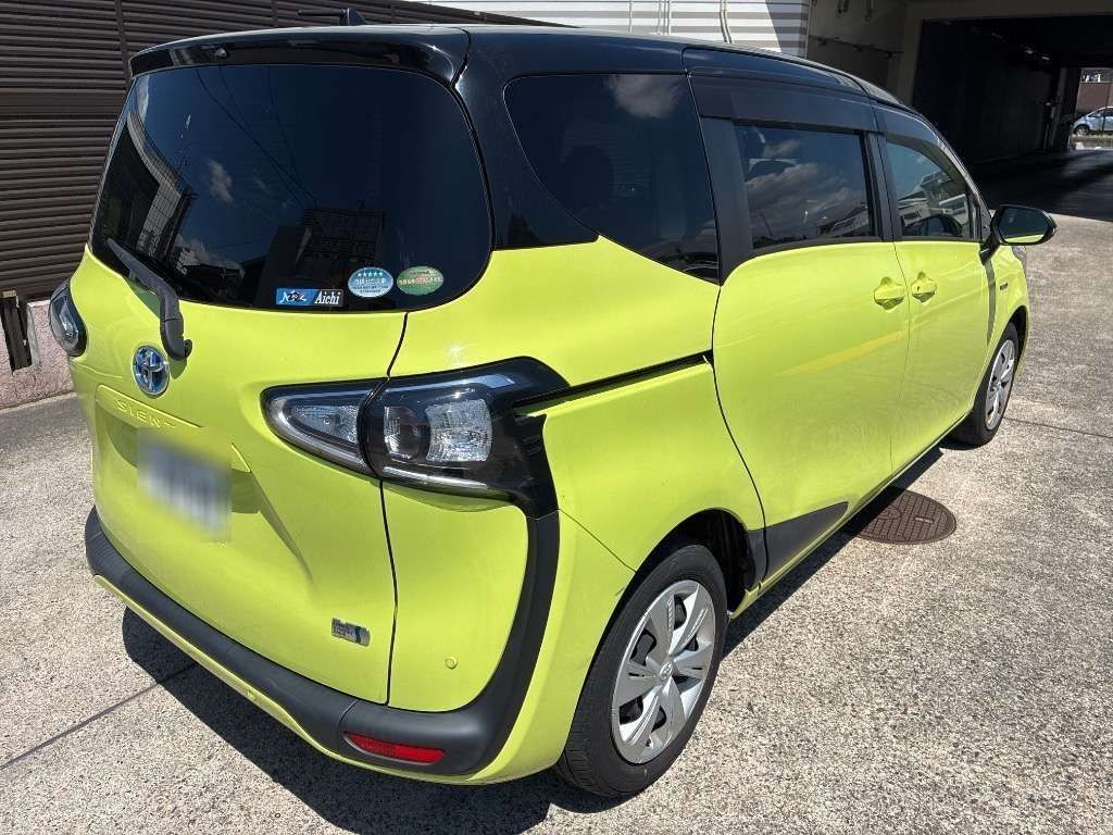 2019 Toyota Sienta ハイブリッド ファンベースG auction photo 2