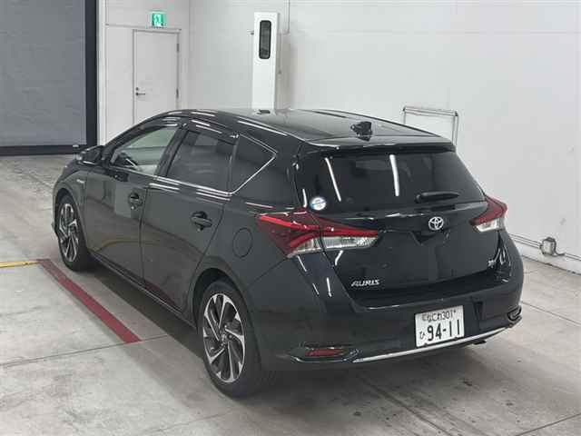 2018 Toyota オーリスハイブリッド ハイブリッドGパッケージ auction photo 2