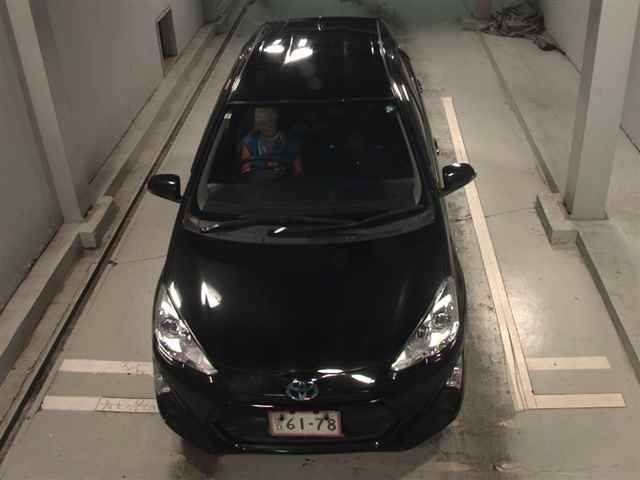 2015 Toyota Aqua S auction photo 6