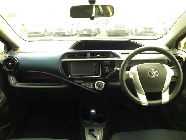 2015 Toyota Aqua S auction photo 8