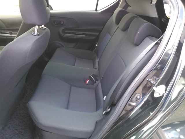 2015 Toyota Aqua S auction photo 9