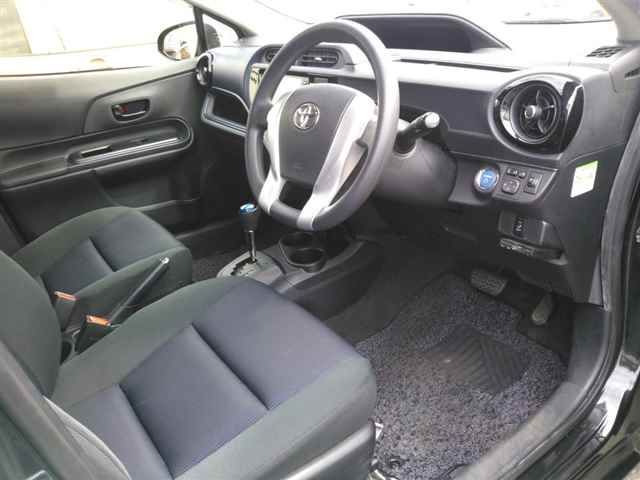 2015 Toyota Aqua S auction photo 3