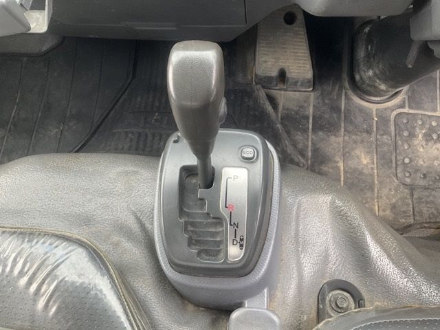 2018 Isuzu Elf dump auction photo 11