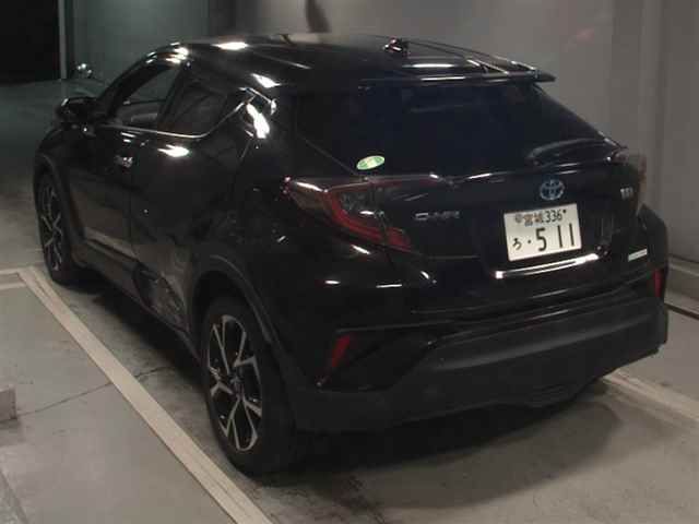 2017 Toyota C-HR G LEDエディション auction photo 2