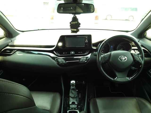 2017 Toyota C-HR G LEDエディション auction photo 8