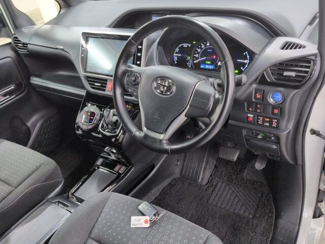 2018 Toyota Noah HV G auction photo 3