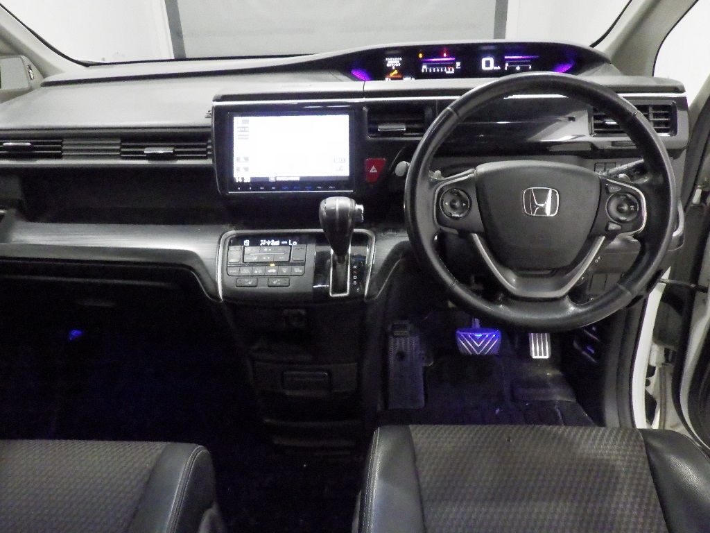 2017 Honda Stepwgn クールスピリットホンダセンシング 7人 auction photo 3