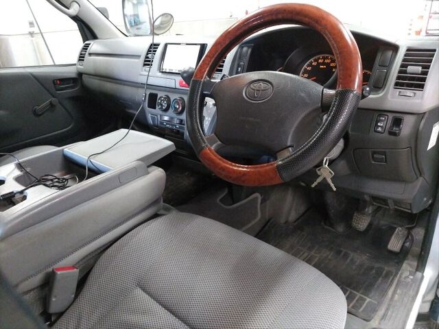 2005 Toyota Hiace ロングDX 4WD auction photo 3