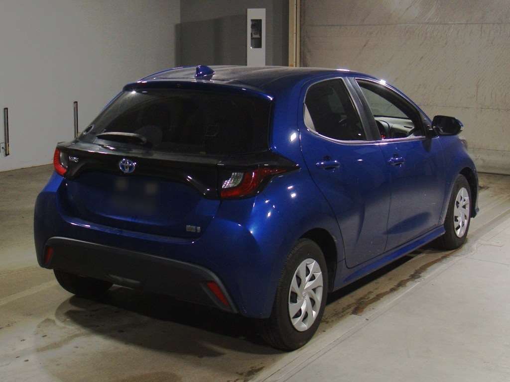 2021 Toyota Yaris ハイブリッドX auction photo 2