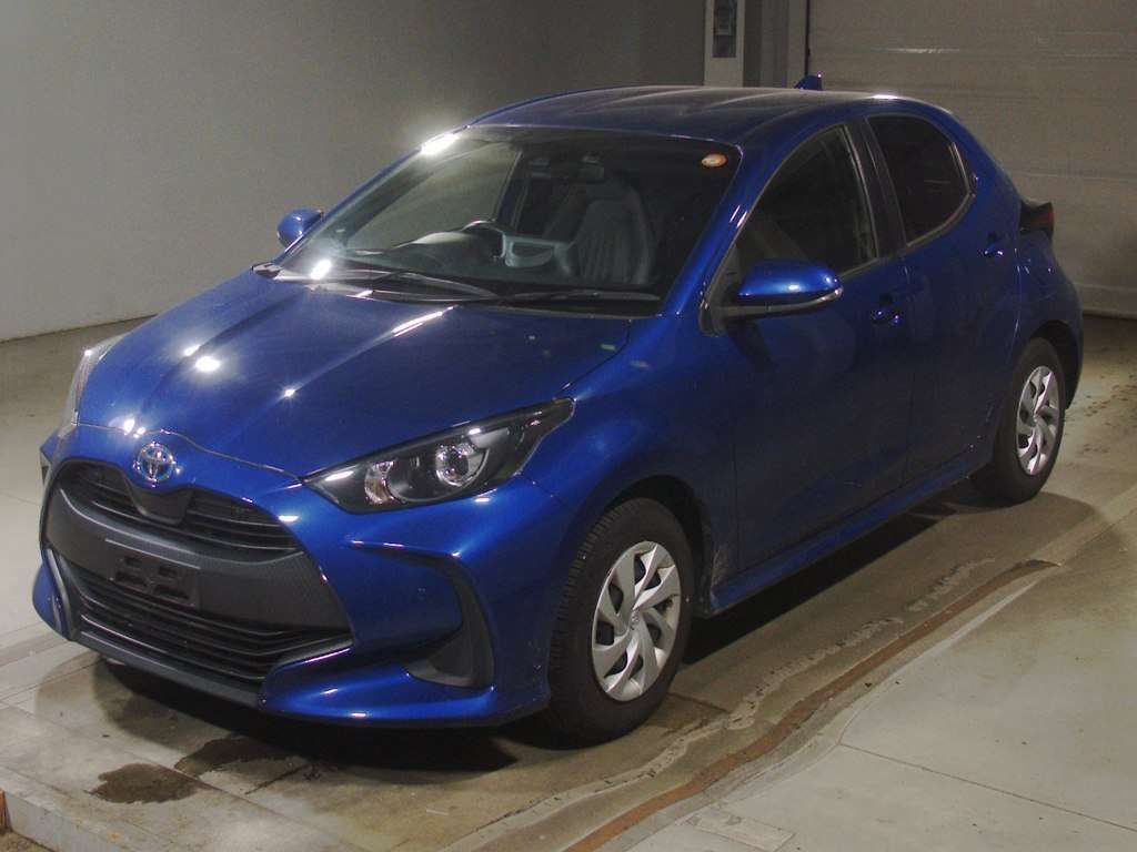 Japan Auction Vehicles 4 2021 Toyota Yaris ハイブリッドX auction photo