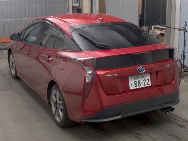 2017 Toyota Prius Aツーリングセレクション auction photo 2