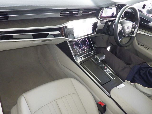 2019 Audi A6 Avant 55TFSIクワデビュ 4WD auction photo 3
