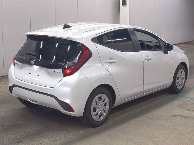 2025 Toyota Aqua U auction photo 5