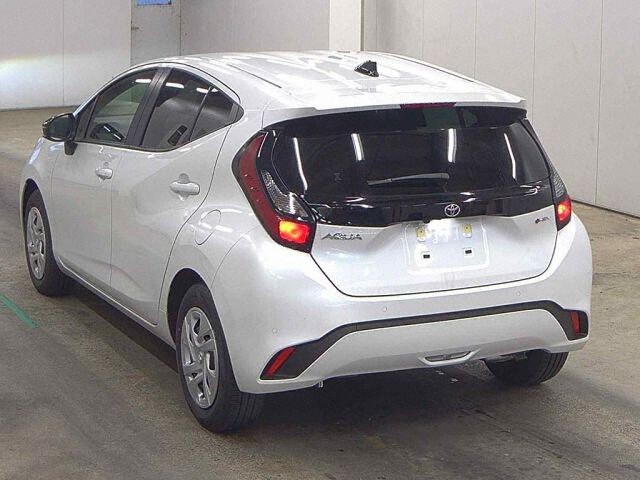 2025 Toyota Aqua U auction photo 2