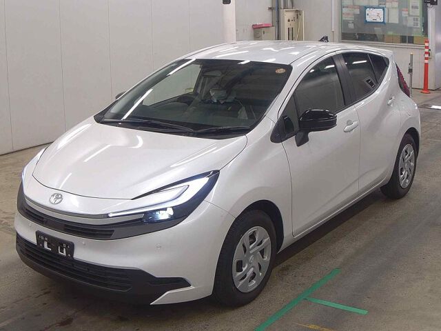 2025 Toyota Aqua U auction photo 4