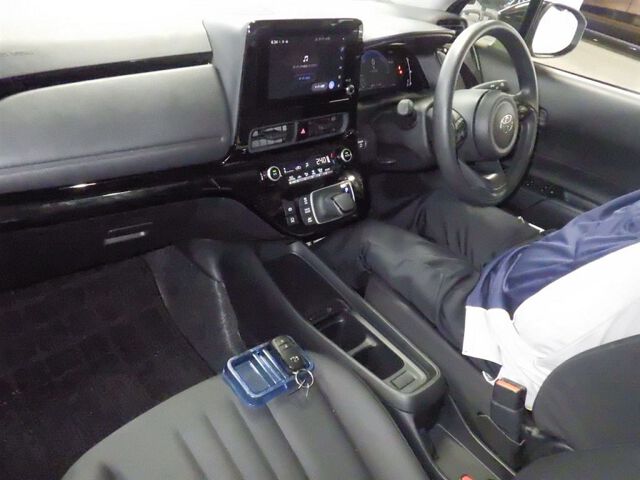 2025 Toyota Aqua U auction photo 3