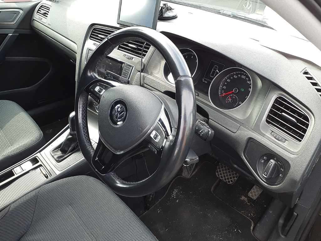 2013 Volkswagen VW ゴルフ TSIコンフォートラインブルモーション auction photo 7
