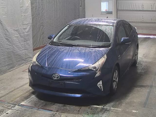 Japan Auction Vehicles 10 2016 Toyota Prius A auction photo