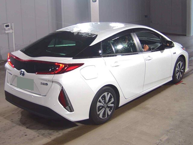 2022 Toyota Prius PHEV Sセーフティパッケージ auction photo 5