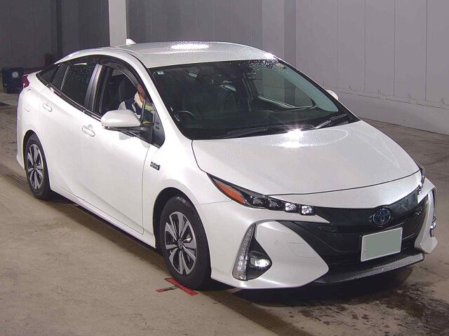 Japan Auction Vehicles 8 2022 Toyota Prius PHEV Sセーフティパッケージ auction photo