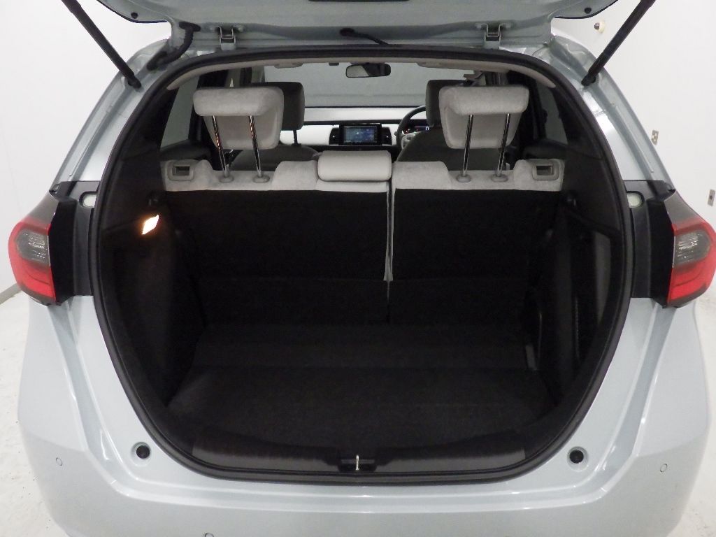 2023 Honda Fit e:HEV Home auction photo 8
