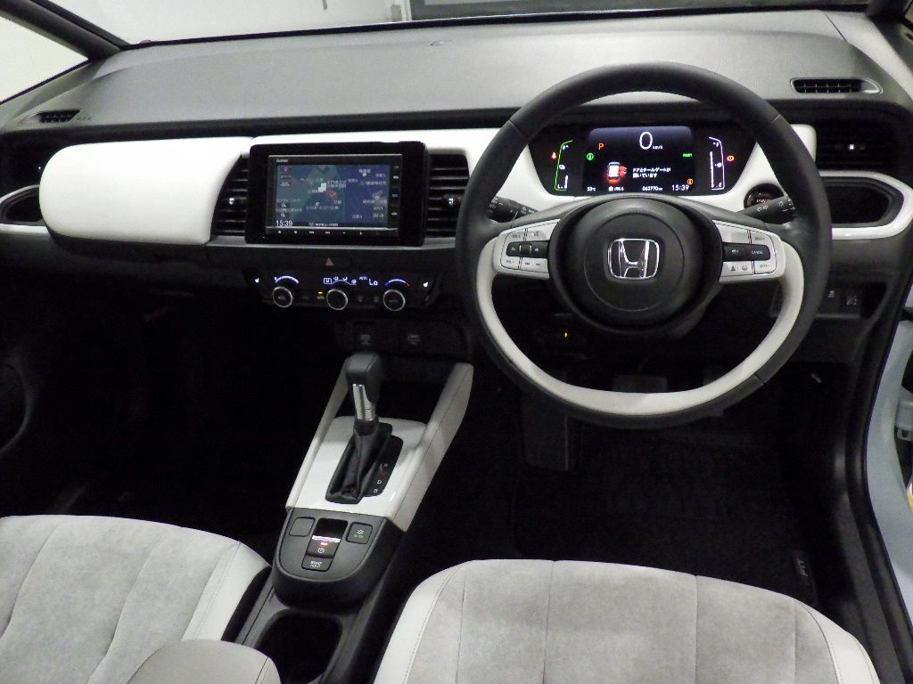 2023 Honda Fit e:HEV Home auction photo 3