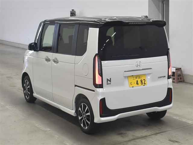2026 Honda N_BOXカスタム Two-tone coordinated style auction photo 2