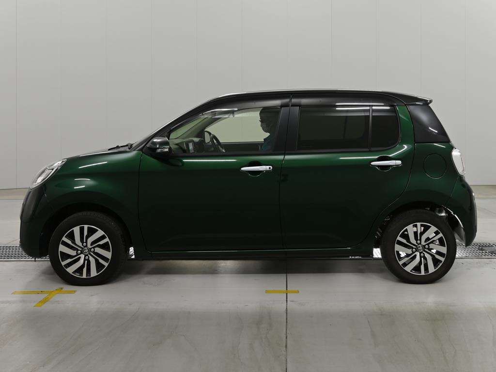 2021 Toyota Passo Moda G Package auction photo 4