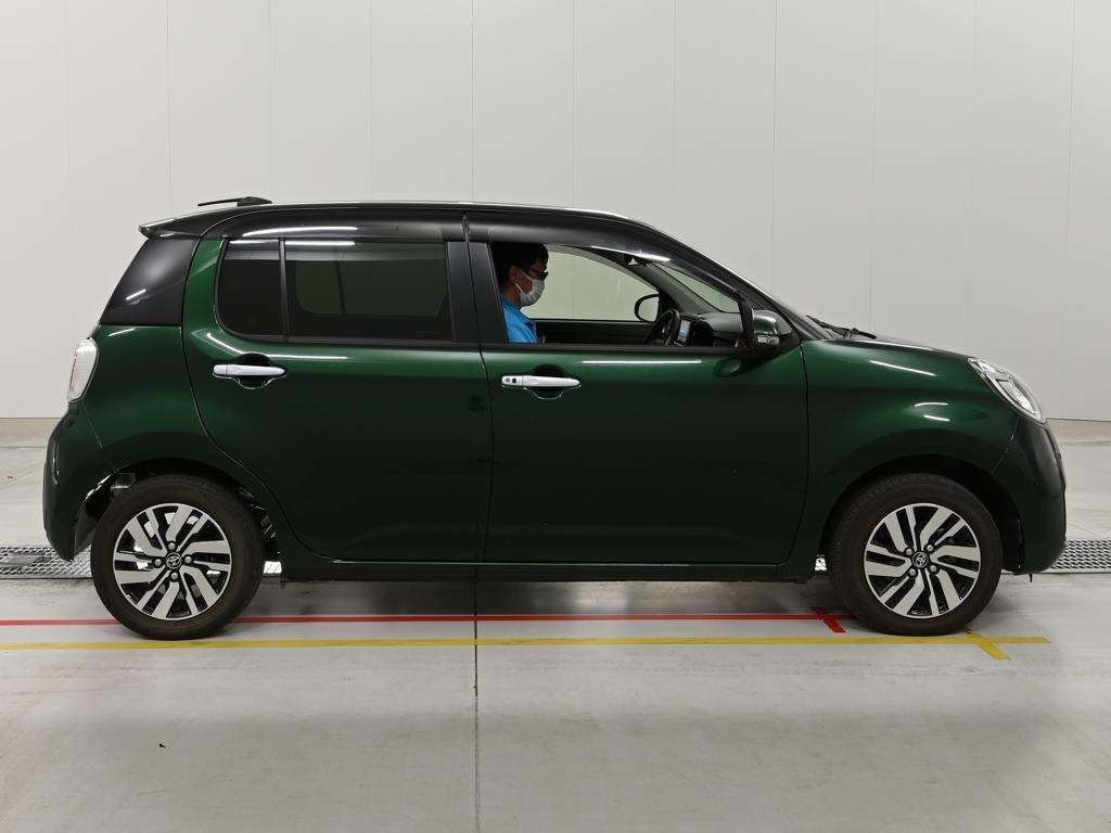 2021 Toyota Passo Moda G Package auction photo 3