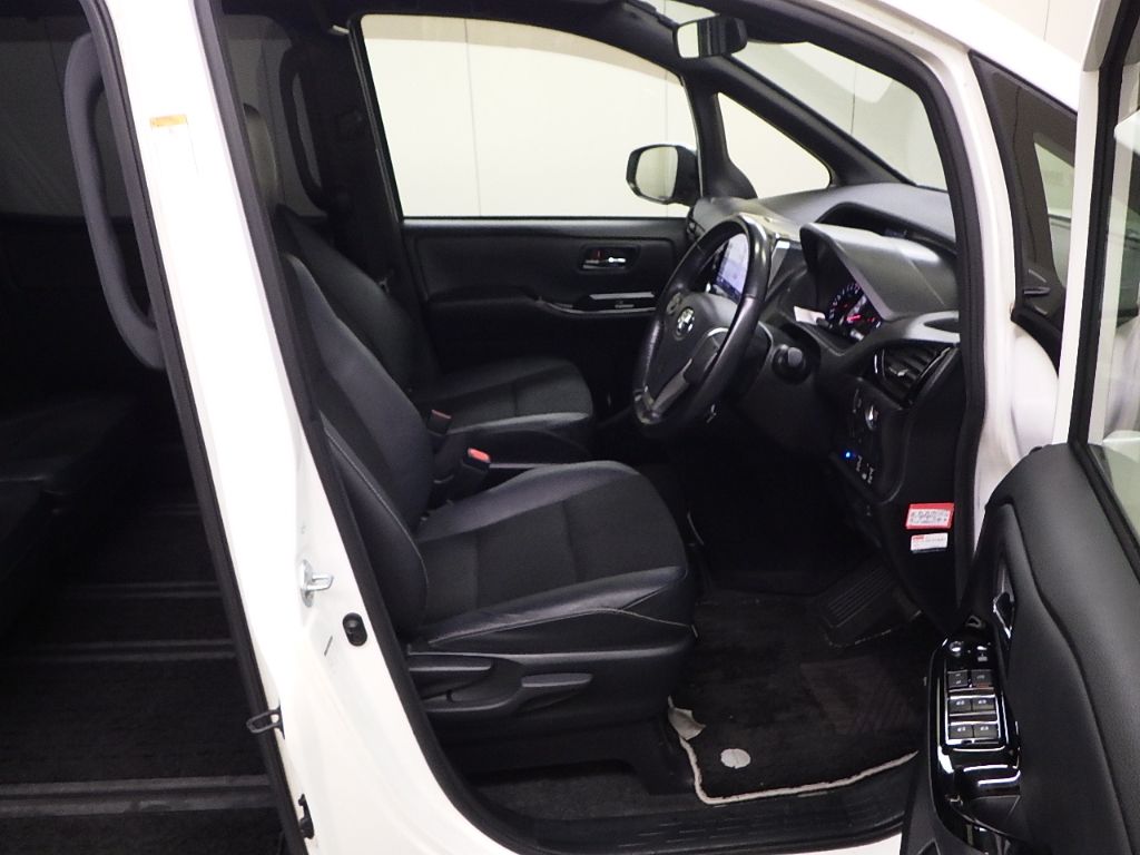 2018 Toyota Noah Si W×B 7 people auction photo 6