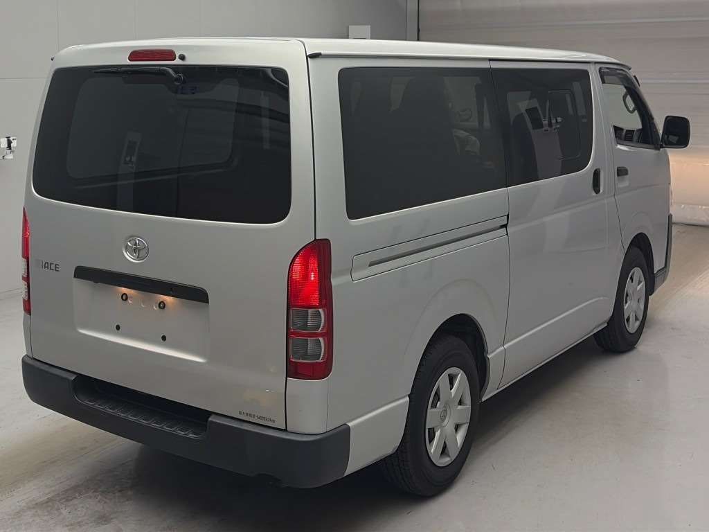 2022 Toyota Hiace auction photo 2