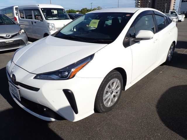 2021 Toyota Prius S Japan auction vehicle