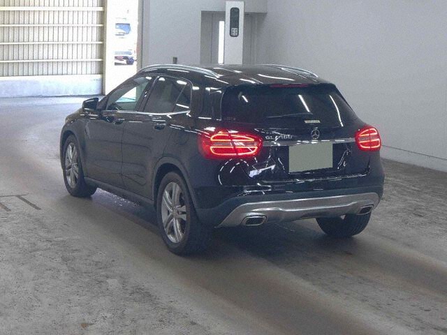 2016 Mercedes-Benz GLA-Class GLA180 auction photo 2