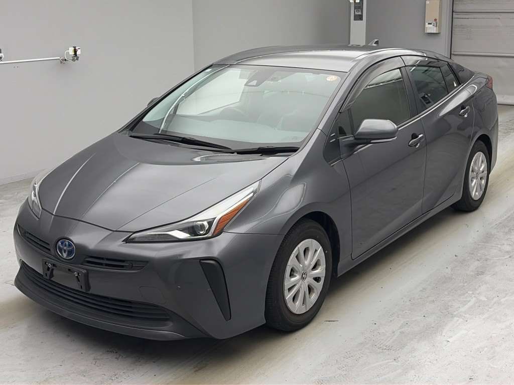 Japan Auction Vehicles 4 2021 Toyota Prius S auction photo