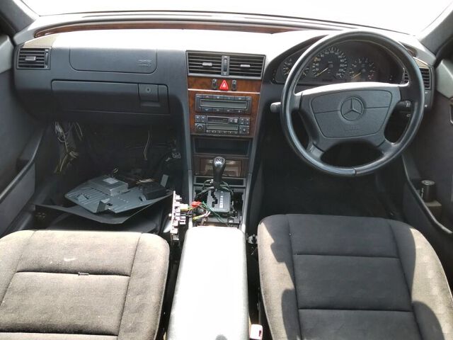 1995 Mercedes-Benz C-Class C200 auction photo 3