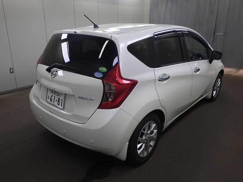 2016 Nissan ノート HB Medalist X V Selection + Safety II auction photo 2