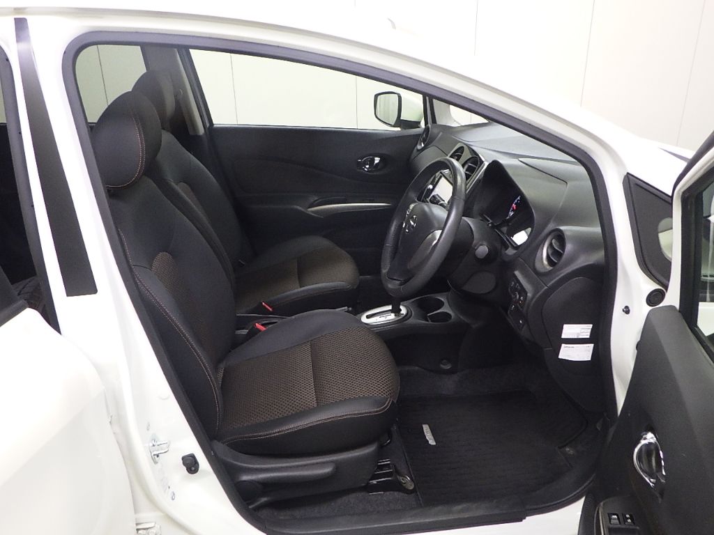2016 Nissan ノート HB Medalist X V Selection + Safety II auction photo 6
