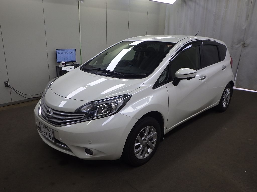 2016 Nissan ノート HB Medalist X V Selection + Safety II auction photo 4