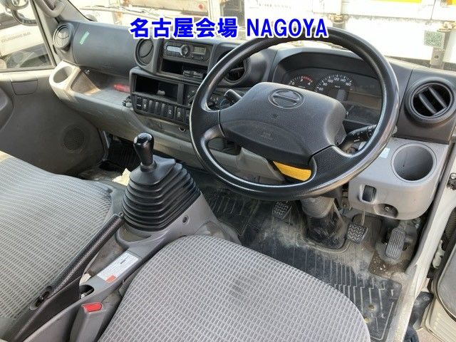 2018 Hino Dutro ヒラ auction photo 4