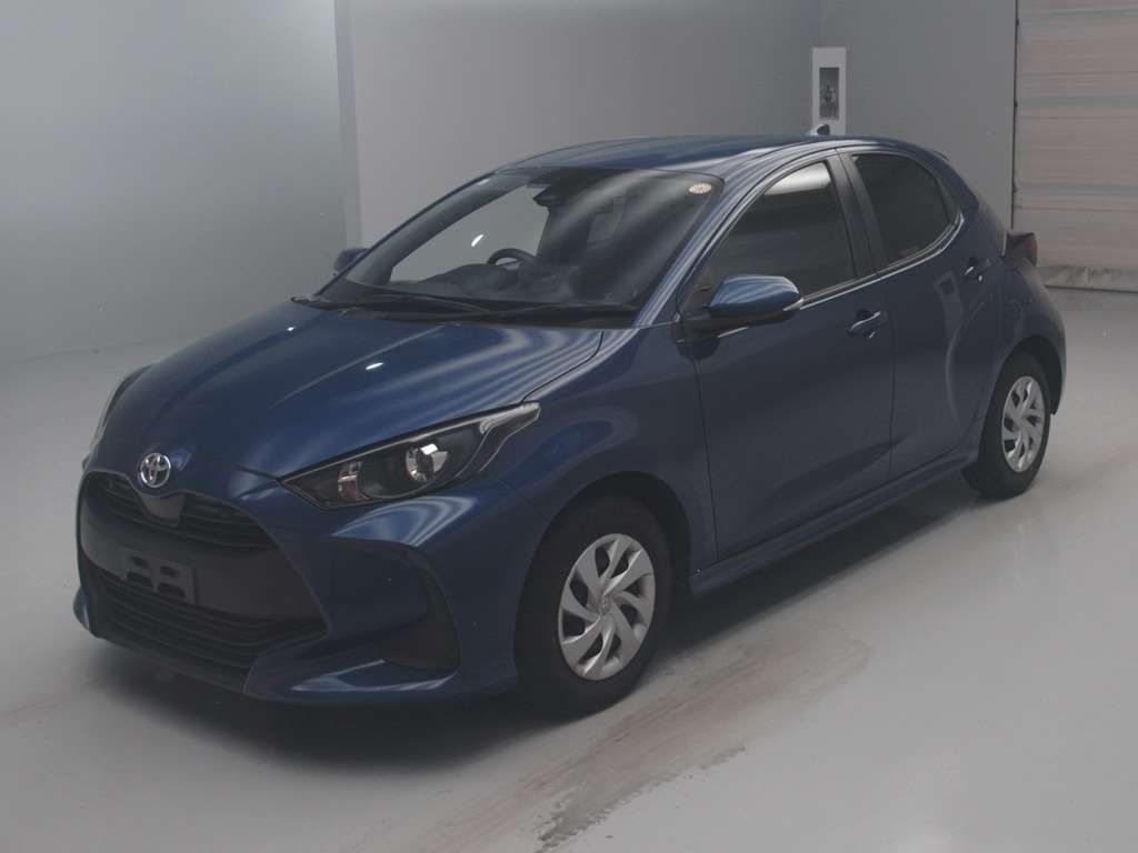 2022 Toyota Yaris ハイブリッドX Japan auction vehicle