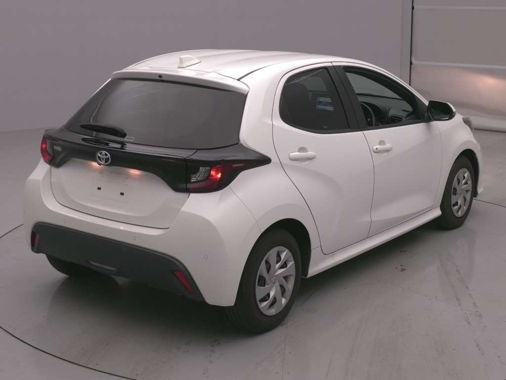 2021 Toyota Yaris X auction photo 2