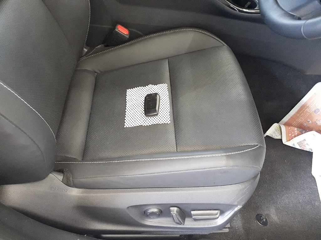2025 Toyota Prius PHEV Z auction photo 10