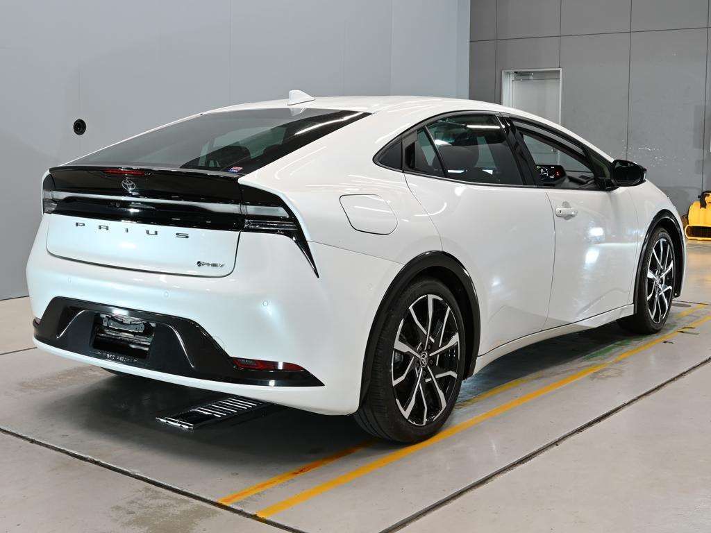 2025 Toyota Prius PHEV Z auction photo 2